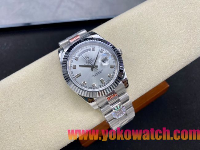 ロレックスコピー デイデイト 40mm 228206“ホワイト文字盤・ダイヤモンドインデックス＋リングコマンド機能搭載三角坑紋ベゼル（光圈）＋ブレスレット” メンズ専用モデル 