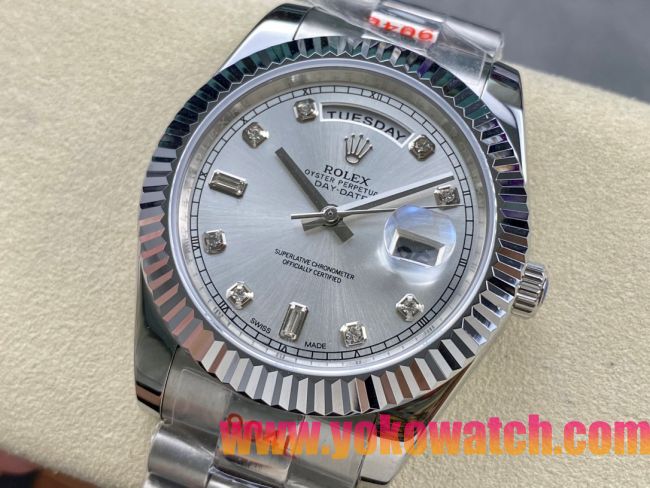 ロレックスコピー デイデイト 40mm 228206“ホワイト文字盤・ダイヤモンドインデックス＋リングコマンド機能搭載三角坑紋ベゼル（光圈）＋ブレスレット” メンズ専用モデル 