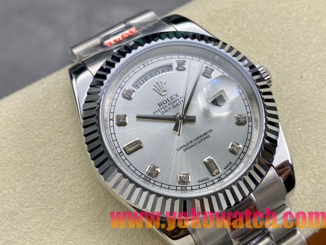 ロレックスコピー デイデイト 40mm 228206“ホワイト文字盤・ダイヤモンドインデックス＋リングコマンド機能搭載三角坑紋ベゼル（光圈）＋ブレスレット” メンズ専用モデル 