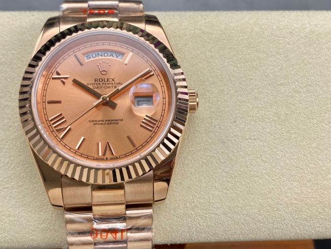 ロレックスコピー デイデイト 40mm 228235“ローズゴールド文字盤・ローマ数字インデックス＋リングコマンド機能搭載三角坑紋ベゼル（光圈）＋ブレスレット” メンズ専用モデル