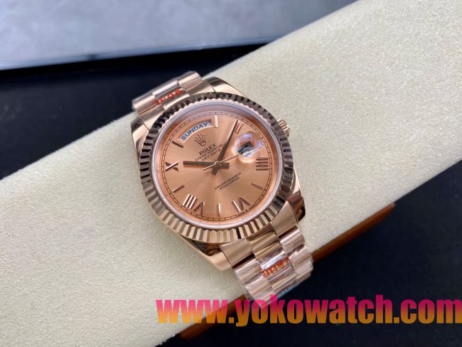 ロレックスコピー デイデイト 40mm 228235“ローズゴールド文字盤・ローマ数字インデックス＋リングコマンド機能搭載三角坑紋ベゼル（光圈）＋ブレスレット” メンズ専用モデル