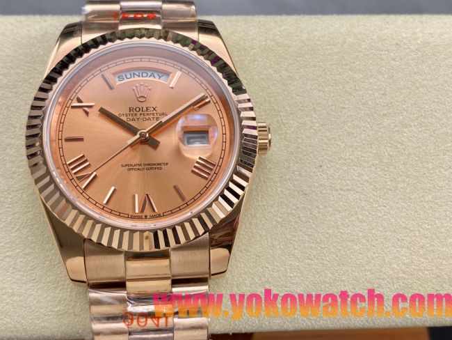 ロレックスコピー デイデイト 40mm 228235“ローズゴールド文字盤・ローマ数字インデックス＋リングコマンド機能搭載三角坑紋ベゼル（光圈）＋ブレスレット” メンズ専用モデル