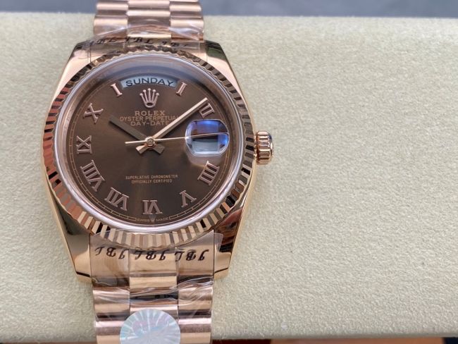 ロレックスコピー デイデイト 36mm 228235“チョコレート文字盤・ローマ数字インデックス＋リングコマンド機能搭載三角坑紋ベゼル（光圈）＋ブレスレット” レディース専用モデル 