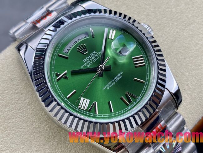 ロレックスコピー デイデイト 40mm 228206“グリーン文字盤・ローマ数字インデックス＋リングコマンド機能搭載三角坑紋ベゼル（光圈）＋ブレスレット” メンズ専用モデル