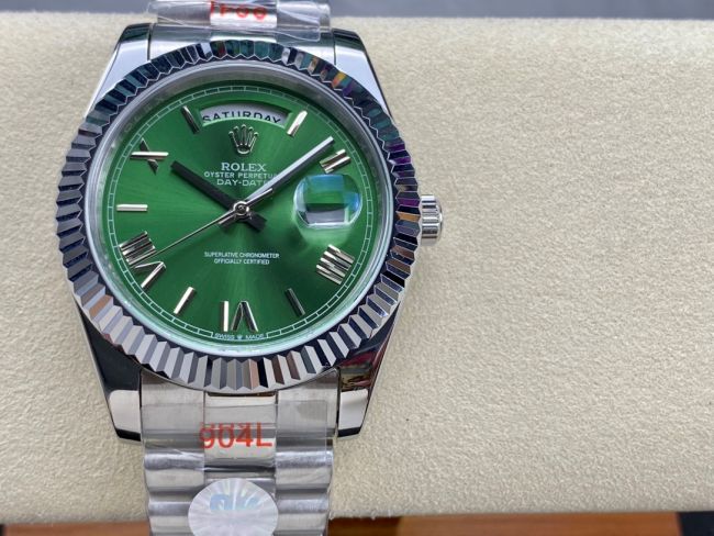 ロレックスコピー デイデイト 40mm 228206“グリーン文字盤・ローマ数字インデックス＋リングコマンド機能搭載三角坑紋ベゼル（光圈）＋ブレスレット” メンズ専用モデル