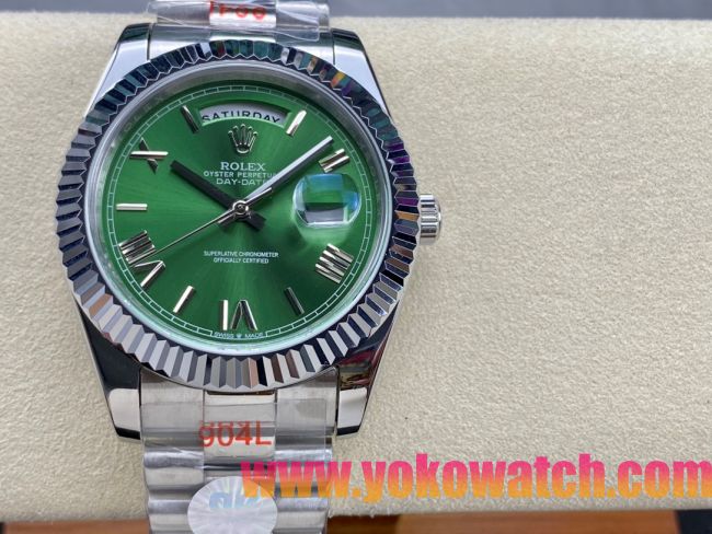 ロレックスコピー デイデイト 40mm 228206“グリーン文字盤・ローマ数字インデックス＋リングコマンド機能搭載三角坑紋ベゼル（光圈）＋ブレスレット” メンズ専用モデル