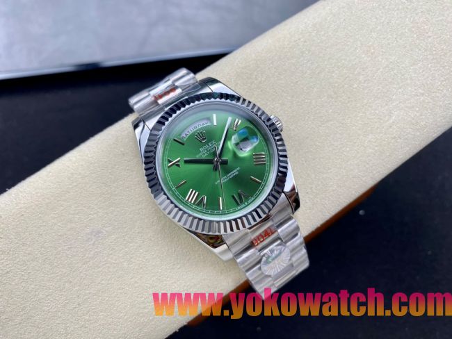 ロレックスコピー デイデイト 40mm 228206“グリーン文字盤・ローマ数字インデックス＋リングコマンド機能搭載三角坑紋ベゼル（光圈）＋ブレスレット” メンズ専用モデル