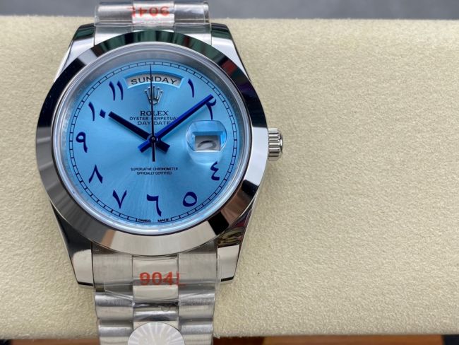 ロレックスコピー デイデイト（Day-Date）40mm 228206“スカイブルー文字盤・アラビア数字インデックス＋リングコマンド機能搭載三角坑紋ベゼル（光圈）＋ブレスレット” メンズ専用モデル
