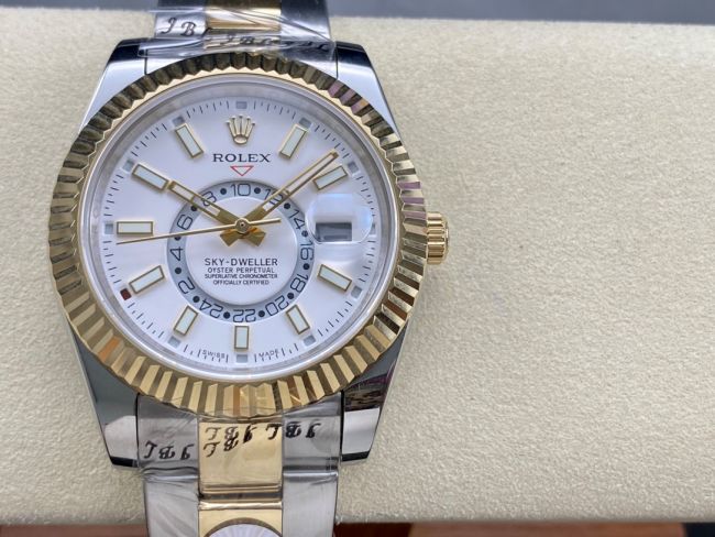 ロレックスコピー スカイ・デューラー（Sky-Dweller）42mm “ホワイト・ダイヤル・ゴールド・インデックス＋リングコマンド機能搭載三角坑紋ベゼル＋オイスターブレスレット” レディース専用モデル