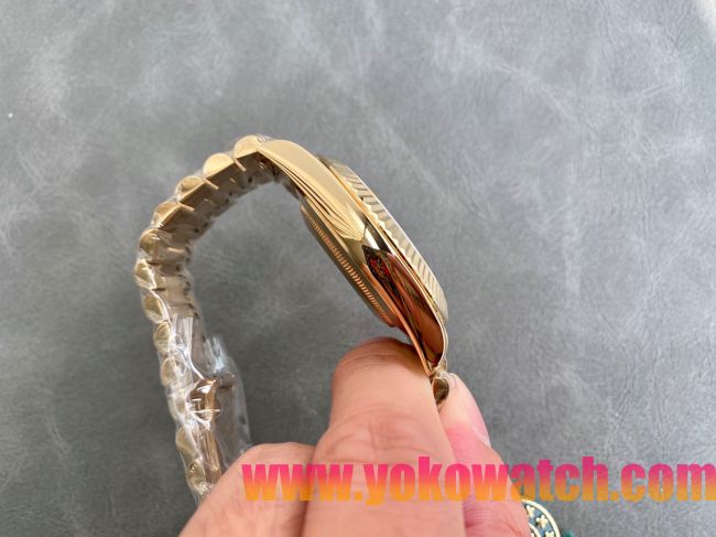 ロレックスコピー デイデイト（Day-Date）41mm 228238“ゴールド・ダイヤル＋ダイヤモンドインデックス＋イエローゴールドケース＋オysterブレスレット” レディース専用モデル