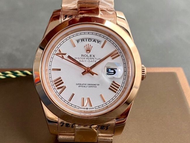 ロレックスコピー デイデイト（Day-Date）41mm 228238“ホワイト・ダイヤル＋ローズゴールドインデックス＋イエローゴールドケース＋オysterブレスレット” レディース専用モデル