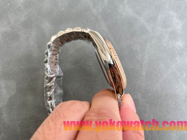 ロレックスコピー デイデイト（Day-Date）41mm 228238“ブラック・ダイヤル＋ダイヤモンド＆ローズゴールドインデックス＋イエローゴールドベゼル＋ステンレスブレスレット” レディース専用モデル