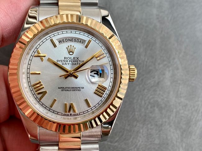 ロレックスコピー デイデイト（Day-Date）41mm 228238“シルバー・ダイヤル＋ゴールドインデックス＋イエローゴールドベゼル＋ステンレスブレスレット” レディース専用モデル
