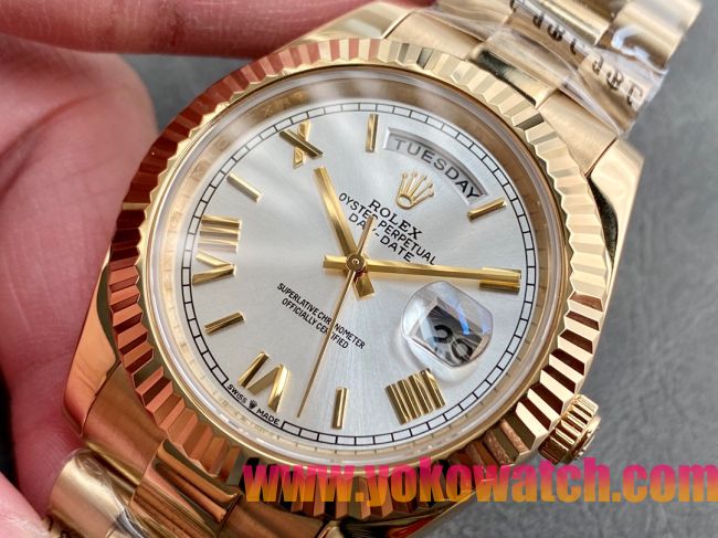 ロレックスコピー デイデイト（Day-Date）41mm 228238“シルバー・ダイヤル＋ゴールドインデックス＋イエローゴールドケース＋ブレスレット” レディース専用モデル