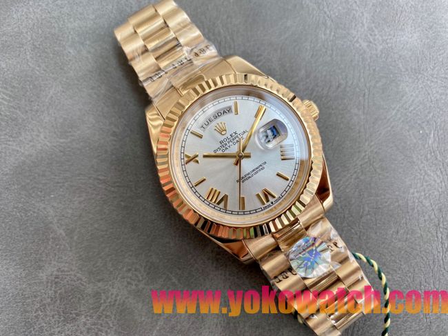 ロレックスコピー デイデイト（Day-Date）41mm 228238“シルバー・ダイヤル＋ゴールドインデックス＋イエローゴールドケース＋ブレスレット” レディース専用モデル