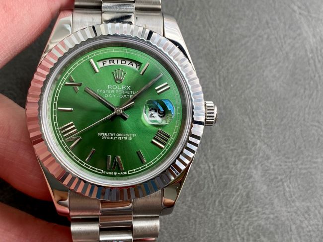 ロレックスコピー デイデイト（Day-Date）41mm 228206“グリーン・ダイヤル＋シルバーインデックス＋ステンレスベゼル＋ステンレスブレスレット” レディース専用モデル