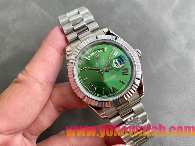 ロレックスコピー デイデイト（Day-Date）41mm 228206“グリーン・ダイヤル＋シルバーインデックス＋ステンレスベゼル＋ステンレスブレスレット” レディース専用モデル