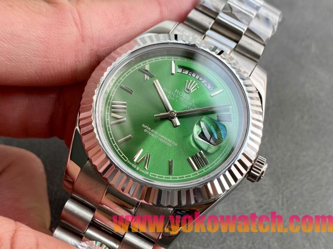 ロレックスコピー デイデイト（Day-Date）41mm 228206“グリーン・ダイヤル＋シルバーインデックス＋ステンレスベゼル＋ステンレスブレスレット” レディース専用モデル