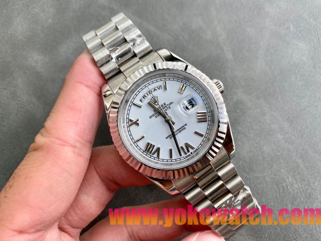 ロレックスコピー デイデイト（Day-Date）41mm 228206“ホワイト・ダイヤル＋シルバーインデックス＋ステンレスベゼル＋ステンレスブレスレット” レディース専用モデル