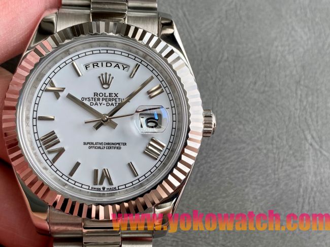 ロレックスコピー デイデイト（Day-Date）41mm 228206“ホワイト・ダイヤル＋シルバーインデックス＋ステンレスベゼル＋ステンレスブレスレット” レディース専用モデル