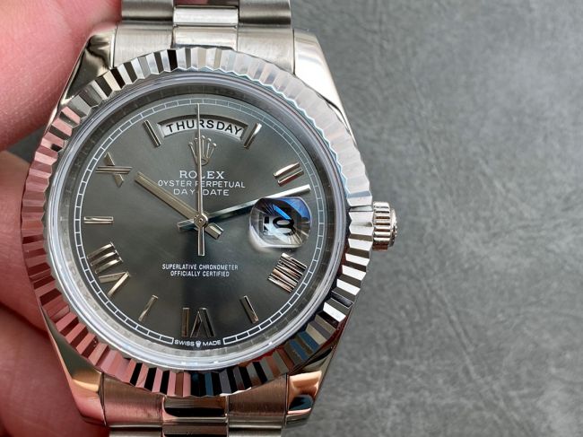 ロレックスコピー デイデイト（Day-Date）41mm 228206“グレー・ダイヤル＋シルバーインデックス＋ステンレスベゼル＋ステンレスブレスレット” レディース専用モデル