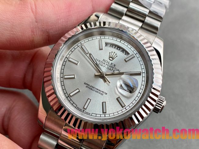 ロレックスコピー デイデイト（Day-Date）41mm 228206“シルバー・ダイヤル＋バーインデックス＋ステンレスベゼル＋ステンレスブレスレット” レディース専用モデル