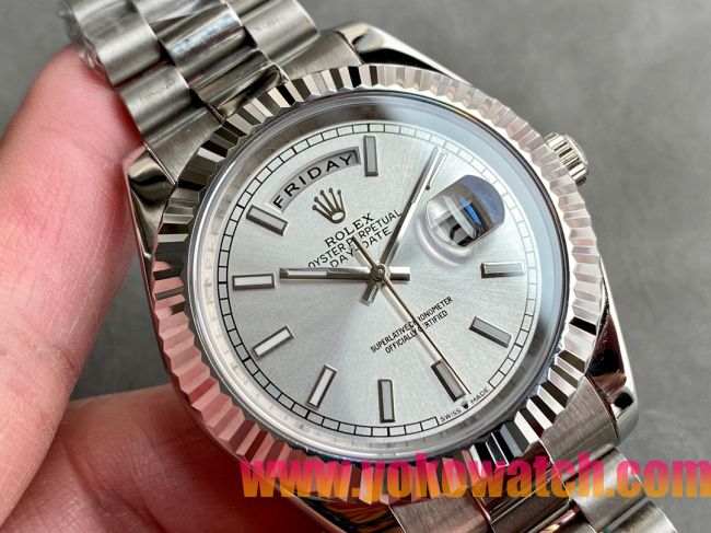 ロレックスコピー デイデイト（Day-Date）41mm 228206“シルバー・ダイヤル＋バーインデックス＋ステンレスベゼル＋ステンレスブレスレット” レディース専用モデル