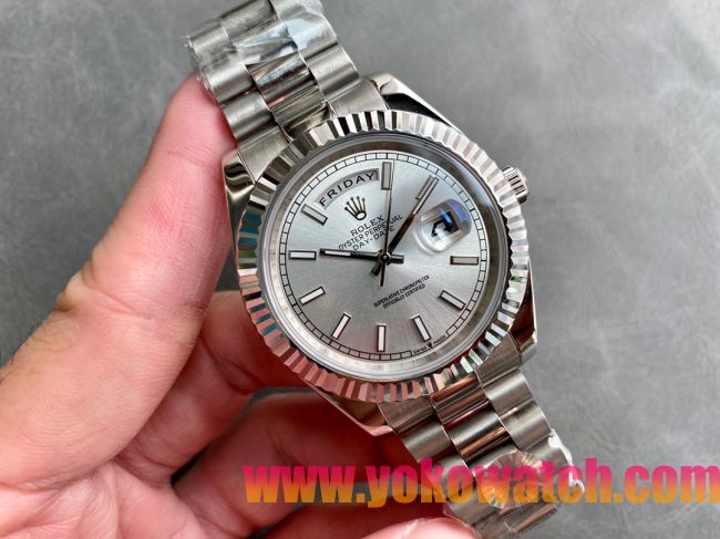 ロレックスコピー デイデイト（Day-Date）41mm 228206“シルバー・ダイヤル＋バーインデックス＋ステンレスベゼル＋ステンレスブレスレット” レディース専用モデル