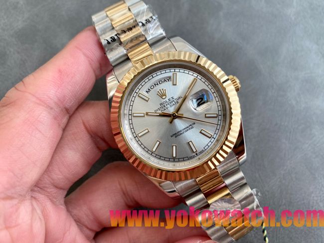 ロレックスコピー デイデイト（Day-Date）41mm 228235“シルバー・ダイヤル＋バーインデックス＋ゴールドベゼル＋ステンレスブレスレット” レディース専用モデル