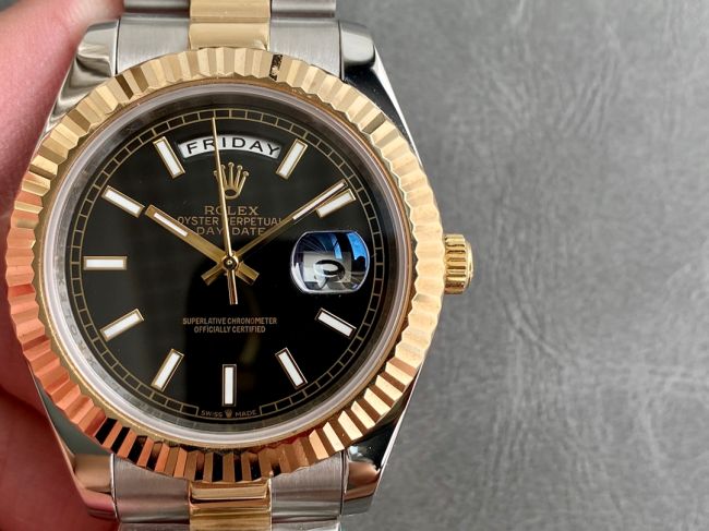 ロレックスコピー デイデイト（Day-Date）41mm 228235“ブラック・ダイヤル＋バーインデックス＋ゴールドベゼル＋ステンレスブレスレット” レディース専用モデル