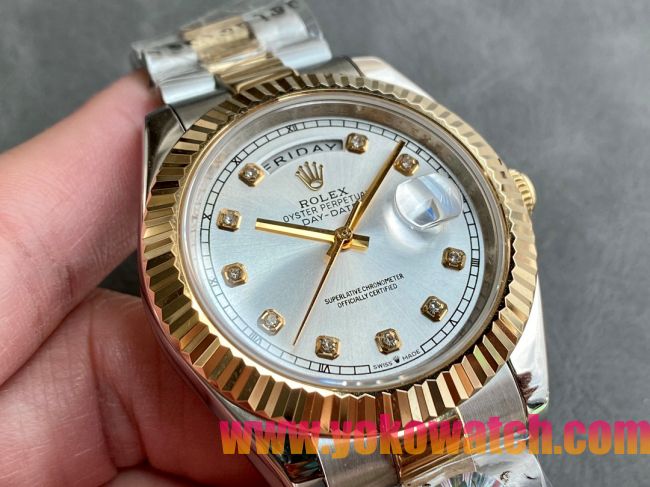 ロレックスコピー デイデイト（Day-Date）41mm 228235“シルバー・ダイヤル＋ダイヤモンドインデックス＋ゴールドベゼル＋ステンレスブレスレット” レディース専用モデル