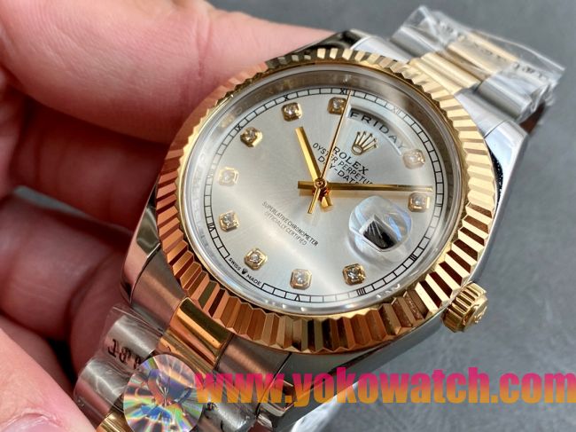 ロレックスコピー デイデイト（Day-Date）41mm 228235“シルバー・ダイヤル＋ダイヤモンドインデックス＋ゴールドベゼル＋ステンレスブレスレット” レディース専用モデル