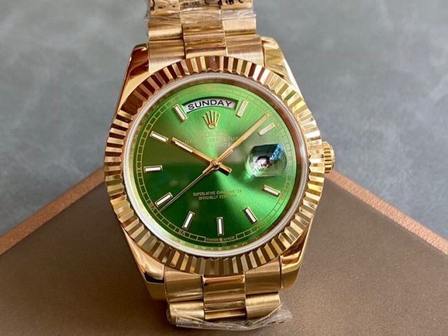 ロレックスコピー デイデイト（Day-Date）41mm 228235“グリーン・ダイヤル＋バーインデックス＋ゴールドベゼル＋ゴールドブレスレット” レディース専用モデル