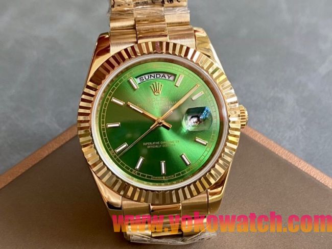 ロレックスコピー デイデイト（Day-Date）41mm 228235“グリーン・ダイヤル＋バーインデックス＋ゴールドベゼル＋ゴールドブレスレット” レディース専用モデル