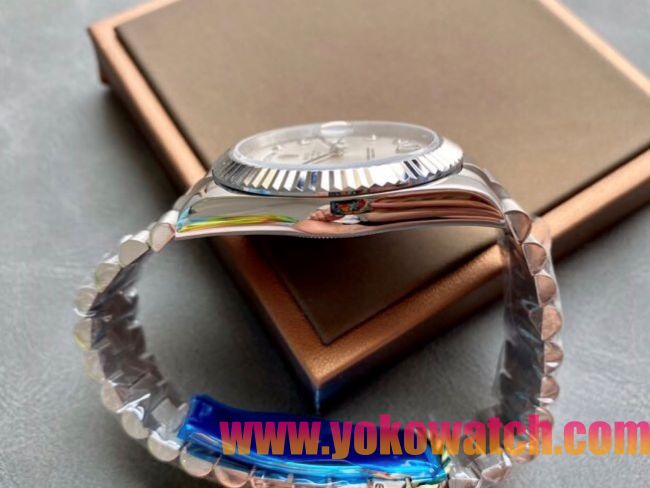 ロレックス デイデイト（Day-Date）41mm 228206“シルバー・ダイヤル＋ダイヤモンド＆バーインデックス＋ステンレスベゼル＋ステンレスブレスレット” レディース専用モデル