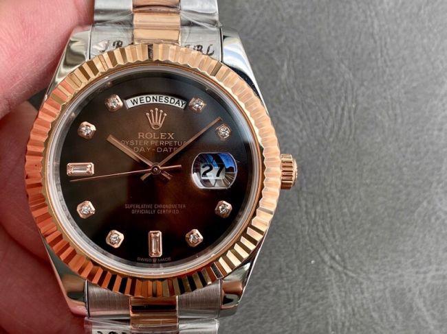 ロレックスコピー デイデイト（Day-Date）41mm 228235R“ブラウン・ダイヤル＋ダイヤモンド＆バーインデックス＋ローズゴールドベゼル＋ステンレスブレスレット” レディース専用モデル