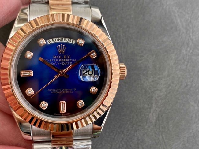 ロレックスコピー デイデイト（Day-Date）41mm 228235R“ブルー・ダイヤル＋ダイヤモンド＆バーインデックス＋ローズゴールドベゼル＋ステンレスブレスレット” レディース専用モデル