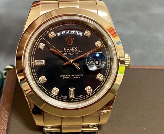 ロレックスコピー デイデイト（Day-Date）41mm 228238“ブラック・ダイヤル＋ダイヤモンド＆バーインデックス＋イエローゴールドベゼル＋イエローゴールドブレスレット” レディース専用モデル
