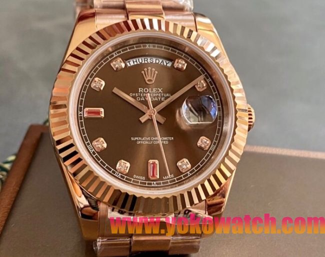 ロレックスコピー デイデイト（Day-Date）41mm 228235R“ブラウン・ダイヤル＋ダイヤモンド＆ルビーインデックス＋ローズゴールドベゼル＋ローズゴールドブレスレット” レディース専用モデル
