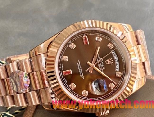 ロレックスコピー デイデイト（Day-Date）41mm 228235R“ブラウン・ダイヤル＋ダイヤモンド＆ルビーインデックス＋ローズゴールドベゼル＋ローズゴールドブレスレット” レディース専用モデル