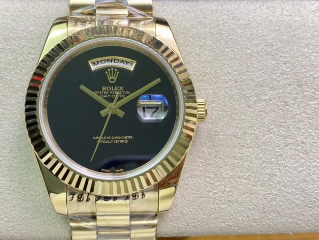 ロレックスコピー デイデイト（Day-Date）41mm 228235R“グリーン・ダイヤル＋バーインデックス＋イエローゴールドベゼル＋ステンレスブレスレット” レディース専用モデル