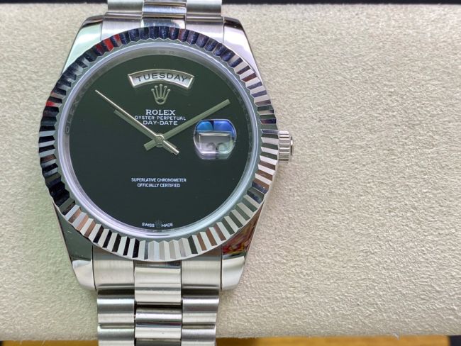 ロレックスコピー デイデイト（Day-Date）41mm 228232“グリーン・ダイヤル＋バーインデックス＋ステンレスベゼル＋ステンレスブレスレット” レディース専用モデル