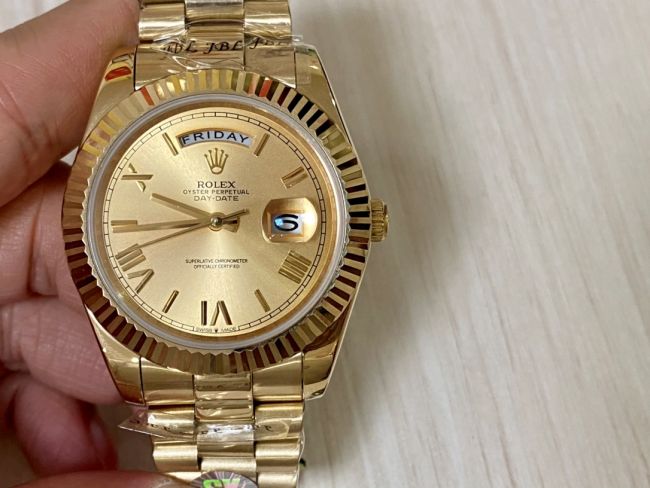 ロレックスコピー デイデイト（Day-Date）41mm 228235R“ゴールド・ダイヤル＋ローマ数字インデックス＋イエローゴールドベゼル＋ステンレスブレスレット” レディース専用モデル