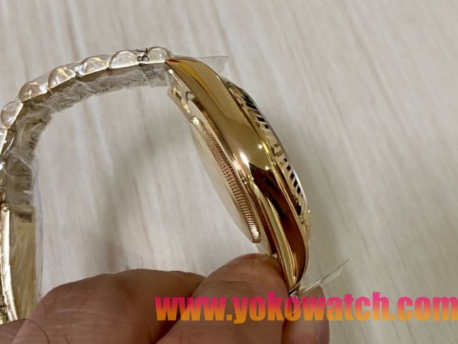 ロレックスコピー デイデイト（Day-Date）41mm 228235R“ゴールド・ダイヤル＋ローマ数字インデックス＋イエローゴールドベゼル＋ステンレスブレスレット” レディース専用モデル