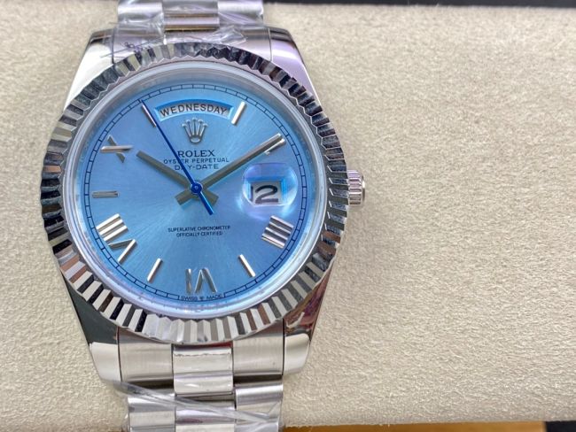 ロレックスコピー デイデイト（Day-Date）41mm 228232“ブルー・ダイヤル＋ローマ数字インデックス＋ステンレスベゼル＋ステンレスブレスレット” レディース専用モデル