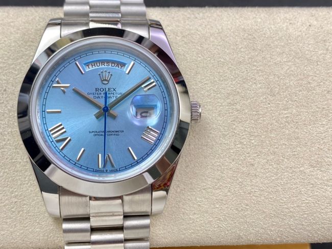 ロレックスコピー デイデイト（Day-Date）41mm 228232“ブルー・ダイヤル＋ローマ数字インデックス＋ステンレスベゼル＋ステンレスブレスレット” レディース専用モデル 