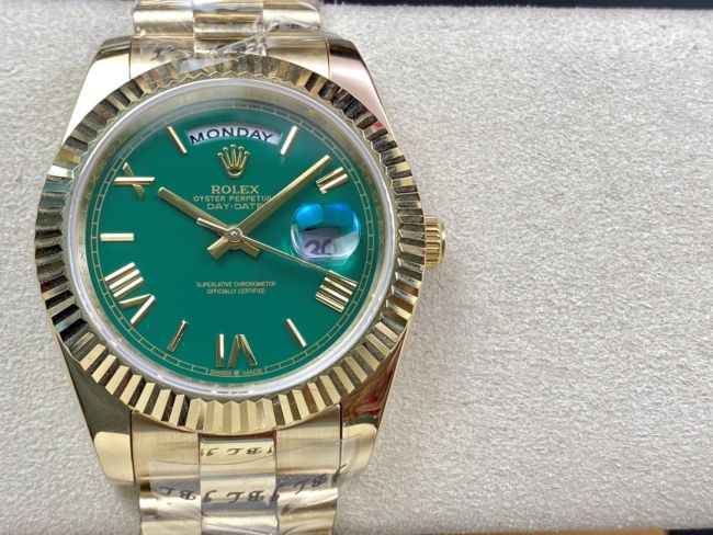 ロレックスコピー デイデイト（Day-Date）41mm 228235“グリーン・ダイヤル＋ローマ数字インデックス＋イエローゴールドベゼル＋イエローゴールドブレスレット” レディース専用モデル
