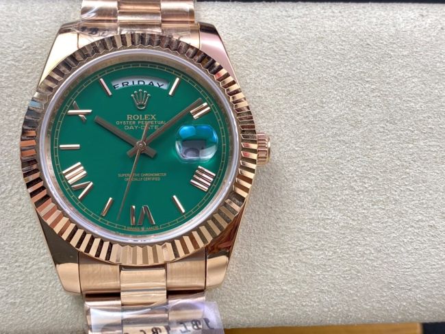 ロレックスコピー デイデイト（Day-Date）41mm 228235“グリーン・ダイヤル＋ローマ数字インデックス＋イエローゴールドベゼル＋イエローゴールドブレスレット” レディース専用モデル