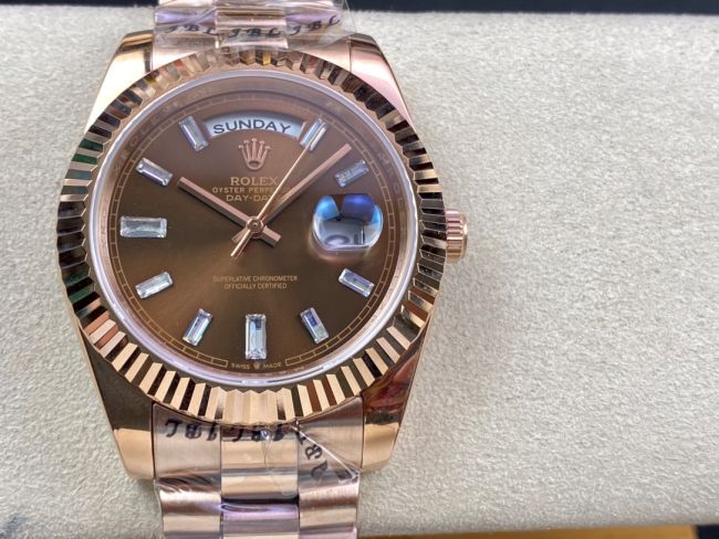 ロレックスコピー デイデイト（Day-Date）41mm 228235“ブラウン・ダイヤル＋ダイヤモンドインデックス＋イエローゴールドベゼル＋イエローゴールドブレスレット” レディース専用モデル 