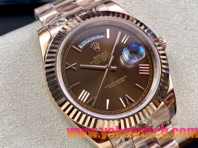 ロレックスコピー デイデイト（Day-Date）41mm 228235“ブラウン・ダイヤル＋ローマ数字インデックス＋イエローゴールドベゼル＋イエローゴールドブレスレット” レディース専用モデル
